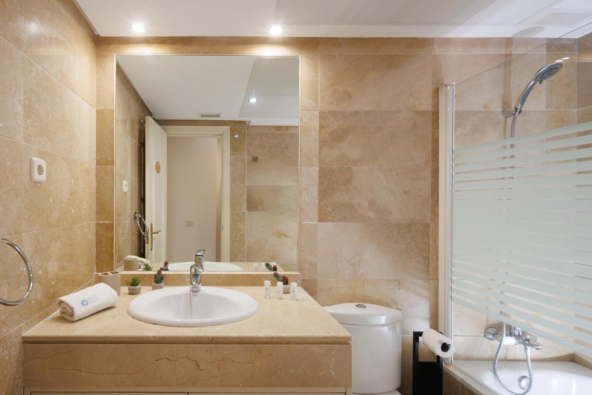 Banus - Lovely-1bdm, Terrace, 3pools *