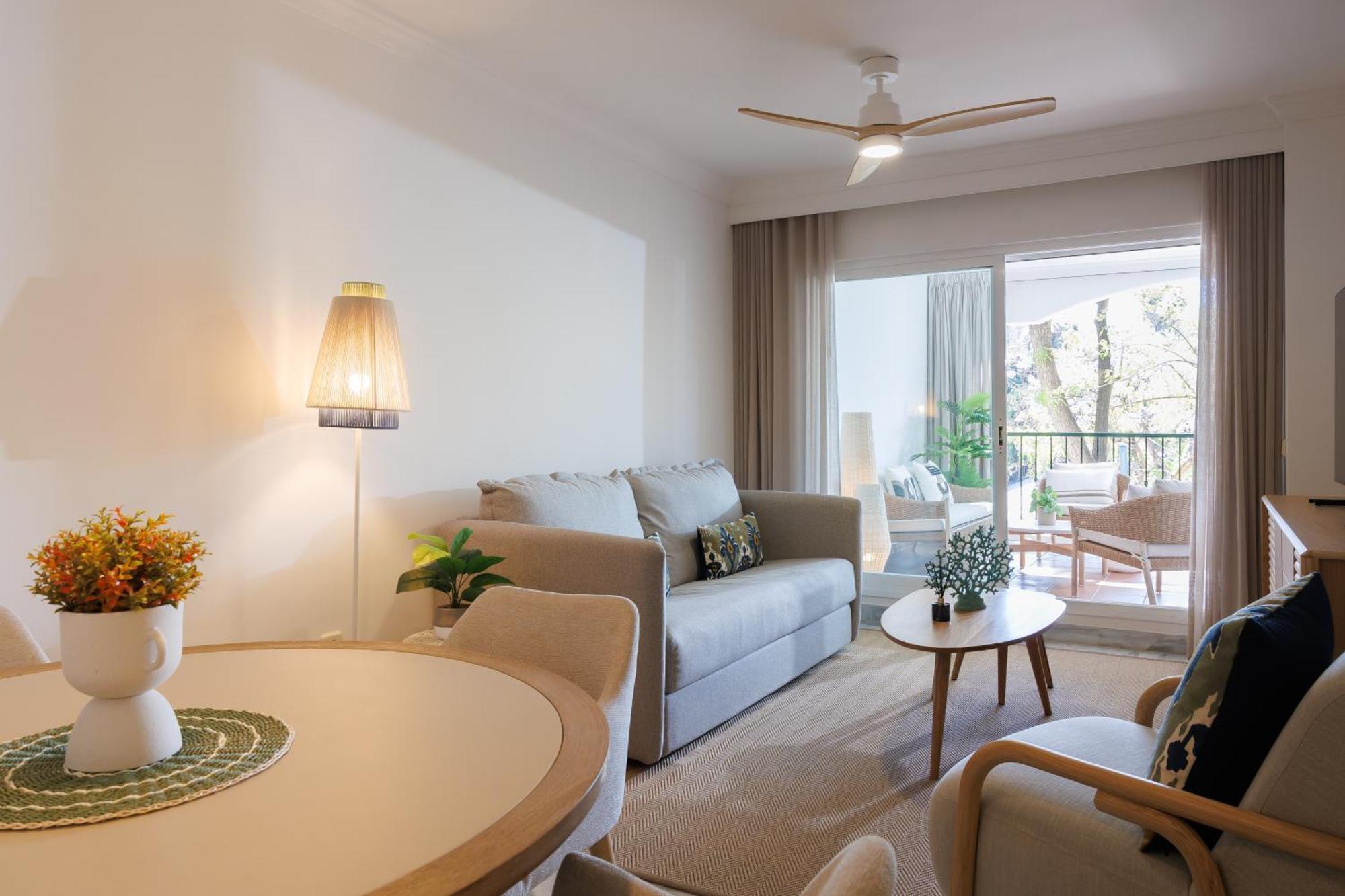 Appartement Banus - Lovely-1bdm, Terrace, 3pools